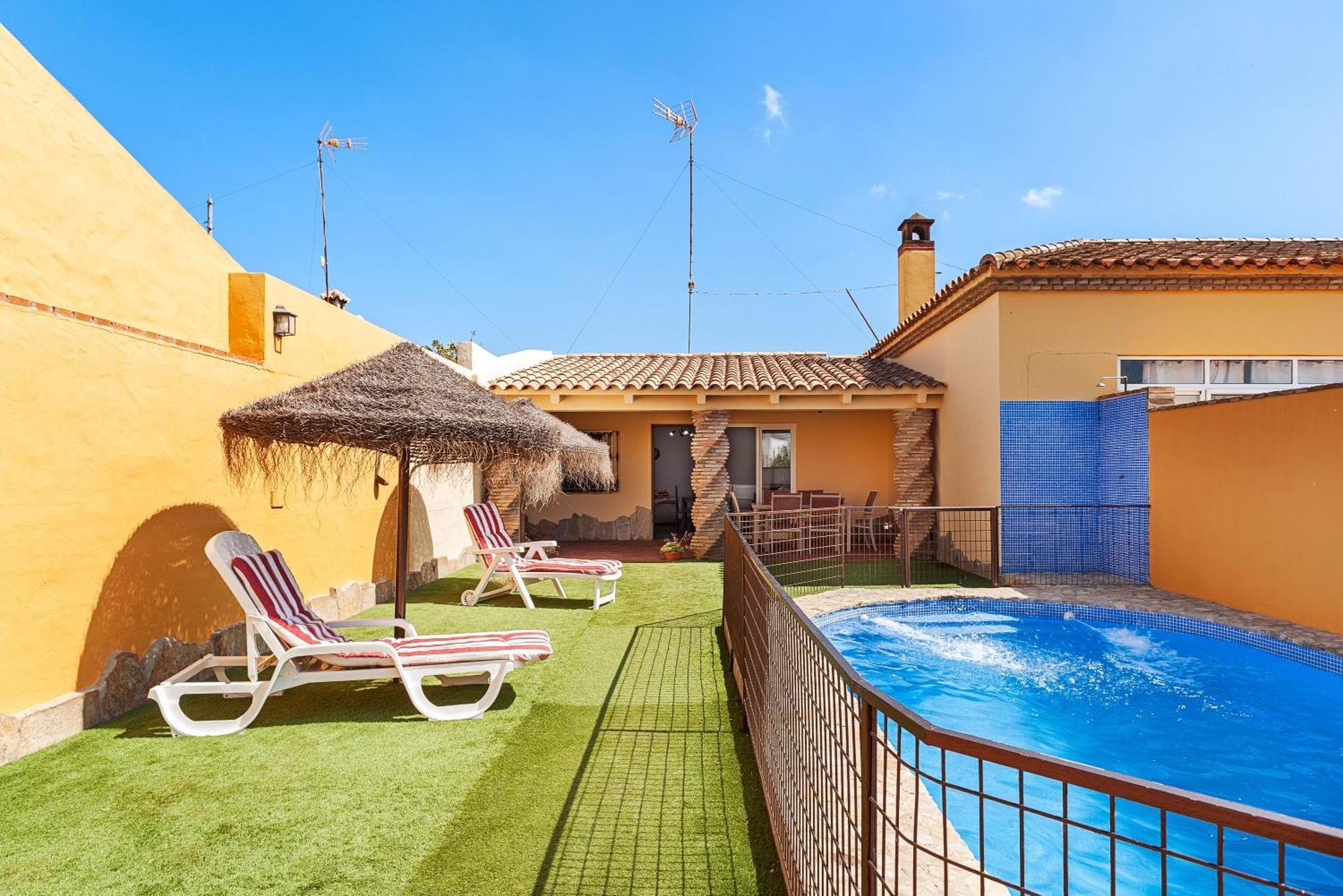 Chalet Rocio - Solo Familias โกนิล เด ลาฟรอนเตรา ภายนอก รูปภาพ