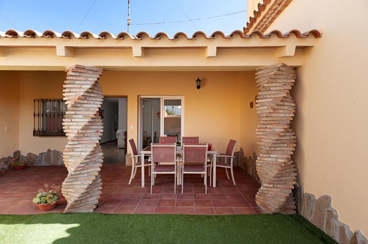 Chalet Rocio - Solo Familias โกนิล เด ลาฟรอนเตรา ภายนอก รูปภาพ